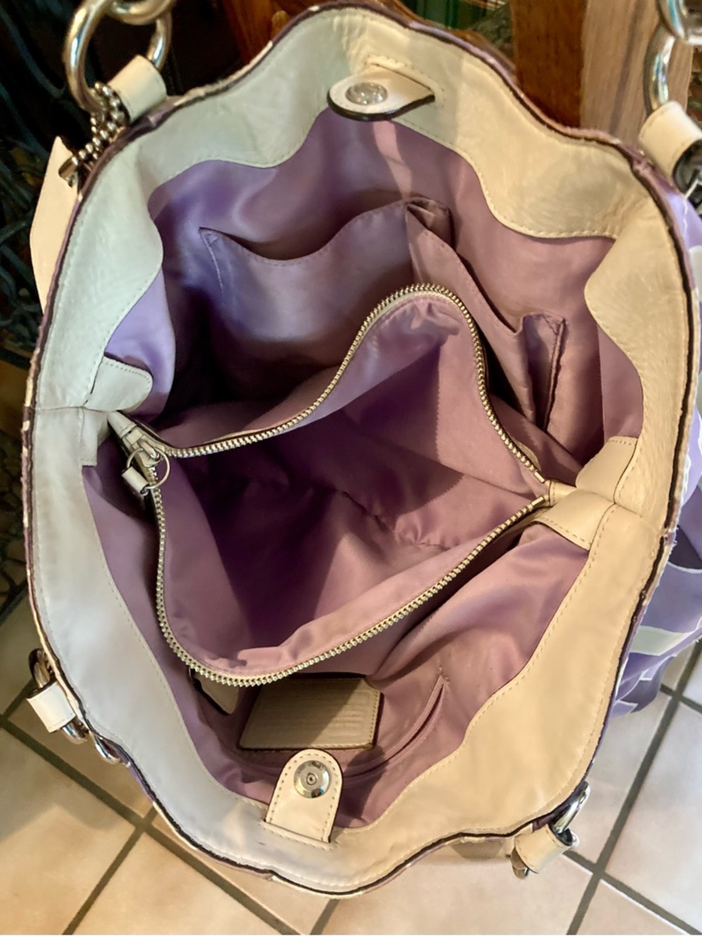 Coach Signature Circle Shoulder Bag - Picture 5 of 8